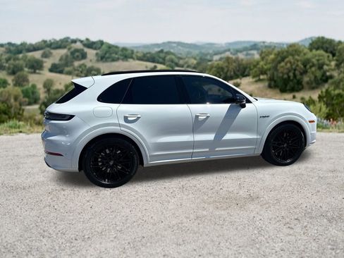Used 2025 Porsche Cayenne Turbo AWD/4WD image 10
