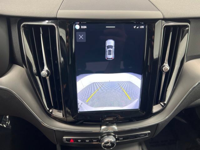 Certified 2025 Volvo XC60 B5 Core AWD/4WD image 18