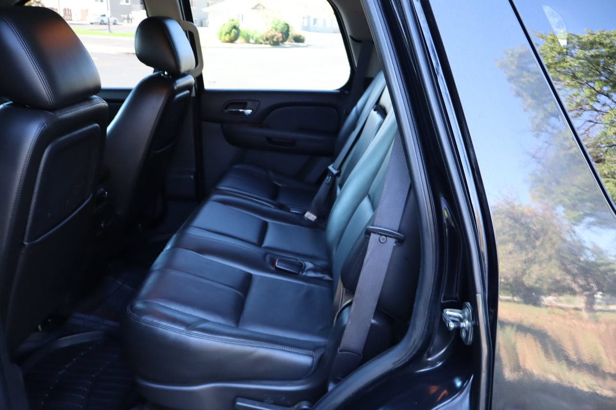 Used 2011 GMC Yukon SLT w/ SLT-2 Equipment Package AWD/4WD image 20