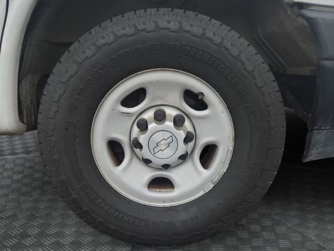 Used 2019 Chevrolet Express 2500 image 29