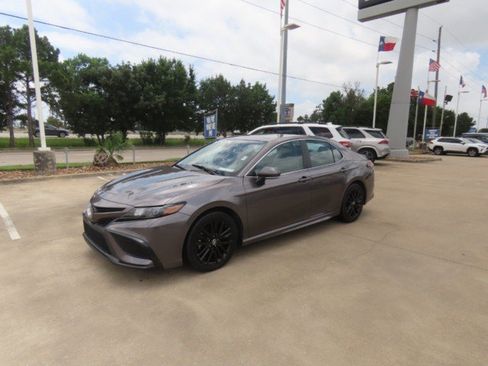 Used 2024 Toyota Camry SE FWD image 2