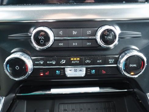 Used 2023 Ford F150 Lariat w/ Equipment Group 502A High image 38