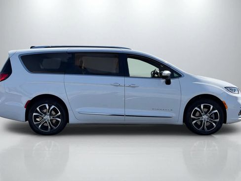 New 2026 Chrysler Pacifica Pinnacle AWD/4WD image 7