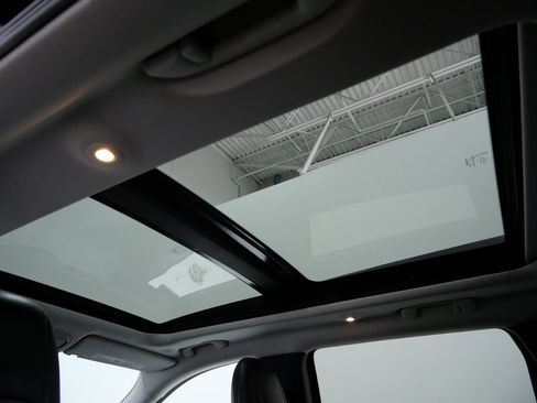 Used 2019 Jeep Cherokee Trailhawk w/ Comfort/Convenience Group image 4