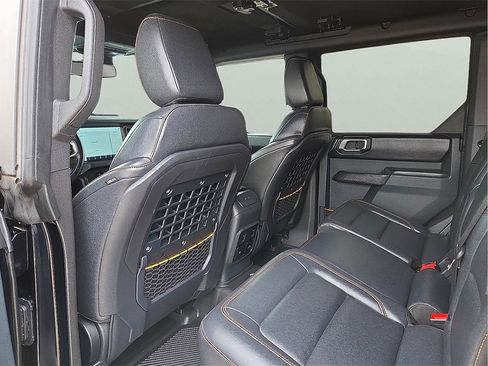 Used 2024 Ford Bronco Badlands image 10