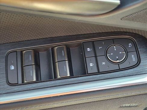 Used 2024 Lexus GX 550 AWD/4WD image 11