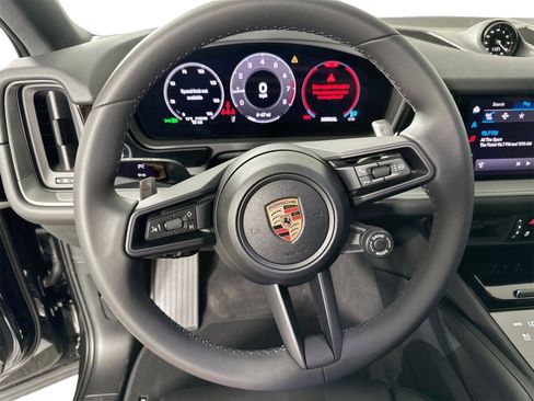 Certified 2025 Porsche Cayenne Coupe image 20