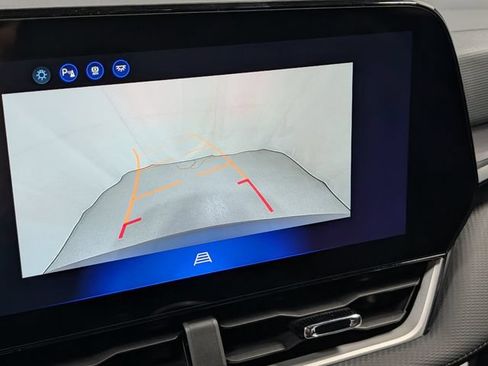 New 2027 Chevrolet Equinox LT w/ Convenience Package II FWD image 21