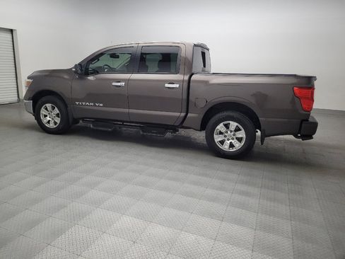 Used 2019 Nissan Titan SV w/ SV Convenience Package image 3