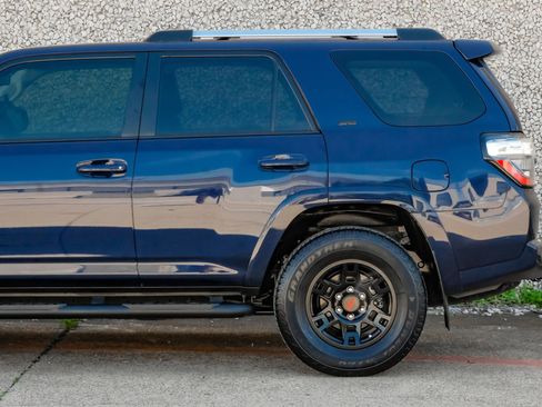 Used 2023 Toyota 4Runner SR5 Premium w/ Moonroof Package image 15