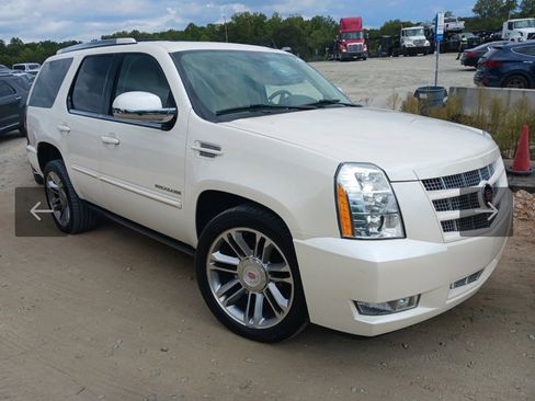 Used 2013 Cadillac Escalade Premium image 1