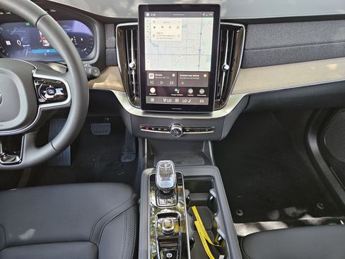 New 2026 Volvo XC90 B5 Plus w/ Protection Package Premier image 18