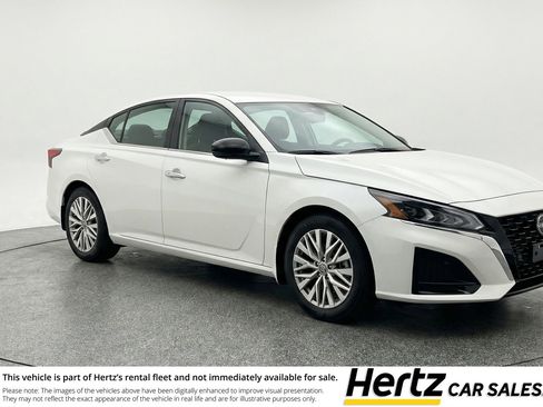 Used 2025 Nissan Altima 2.5 SV image 1
