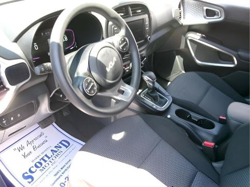 Used 2025 Kia Soul LX w/ LX Technology Package FWD image 12