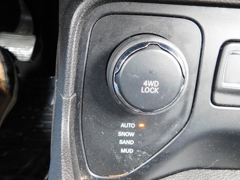 Used 2017 Jeep Renegade Sport w/ Power & Air Group image 17