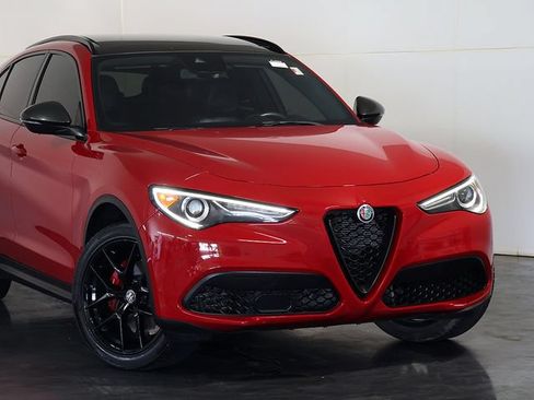 Used 2019 Alfa Romeo Stelvio Ti Sport w/ Quick Order Package 22S Sport AWD/4WD image 6