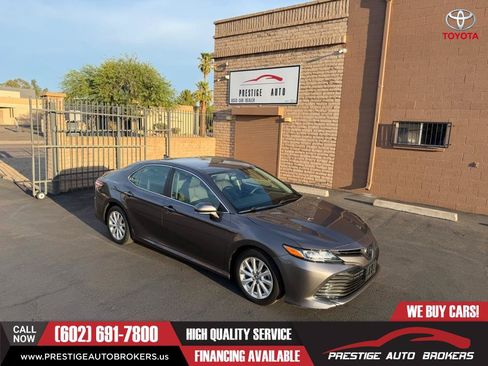 Used 2019 Toyota Camry LE w/ Convenience Package FWD image 2