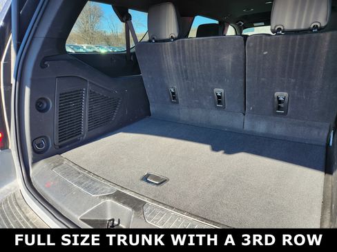 Used 2025 GMC Yukon XL Denali AWD/4WD image 7