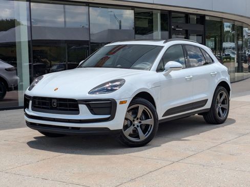 Certified 2025 Porsche Macan AWD/4WD image 1