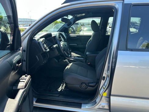 Used 2016 Toyota Tacoma TRD Off-Road w/ Premium & Technology Package AWD/4WD image 13