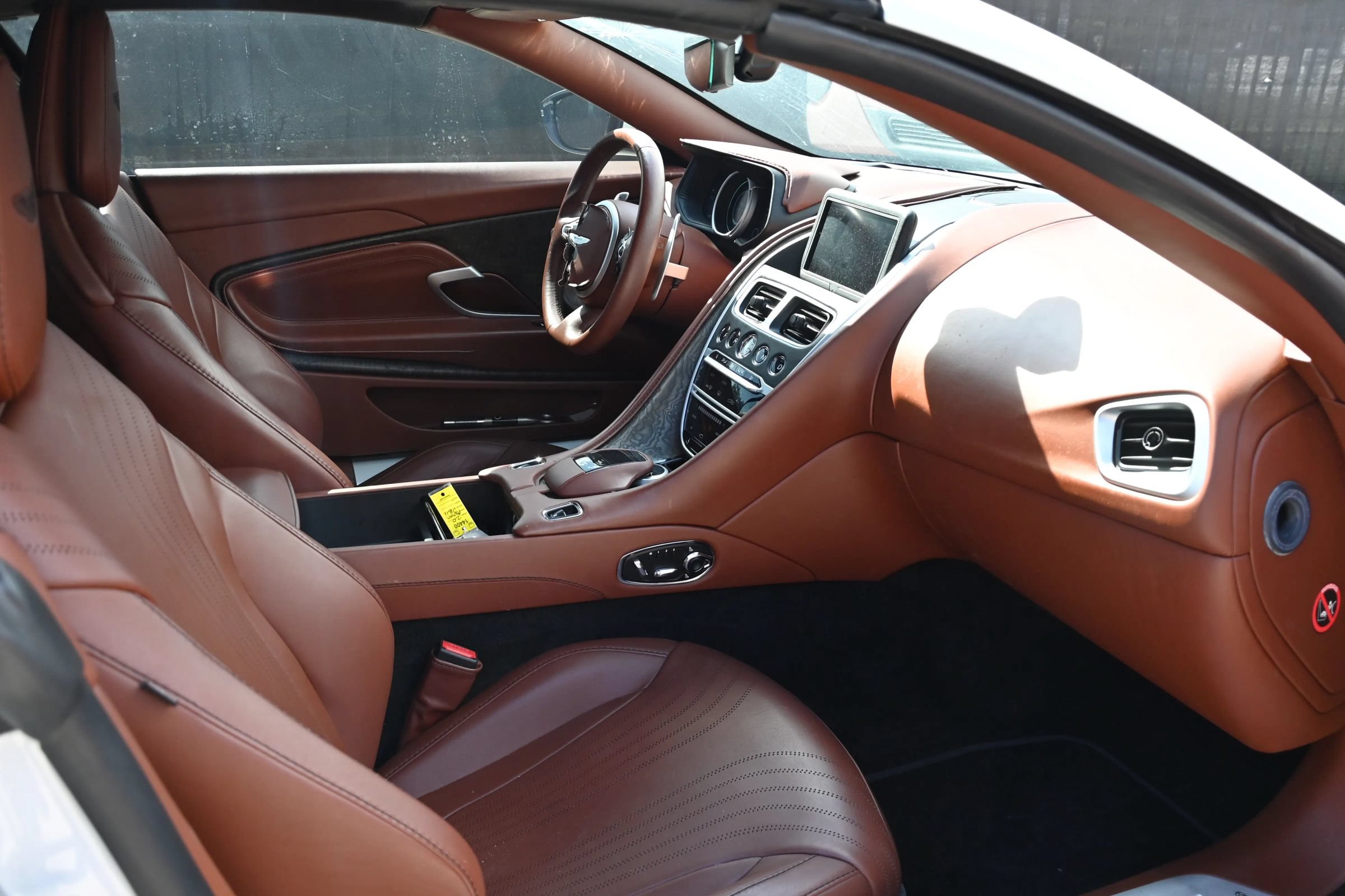 Used 2020 Aston Martin DB11 Volante RWD image 17