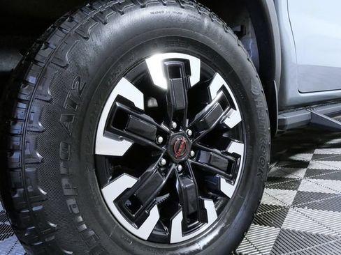 Used 2022 Nissan Frontier PRO-4X w/ Technology Package AWD/4WD image 8