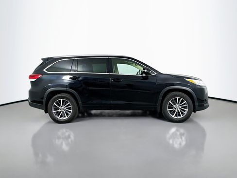 Certified 2017 Toyota Highlander XLE AWD/4WD image 8