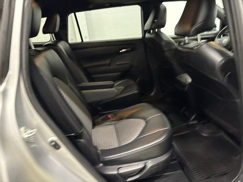 Used 2021 Toyota Highlander XSE AWD/4WD image 33