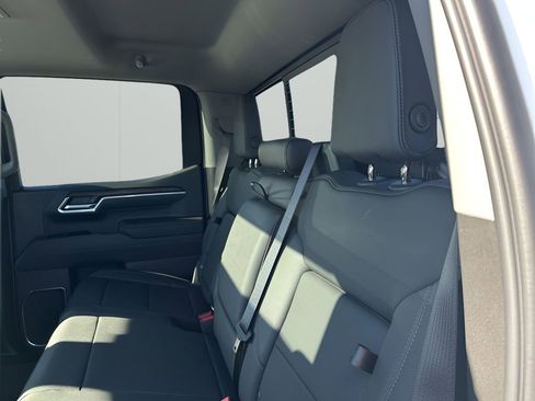 New 2026 GMC Sierra 1500 SLT image 19