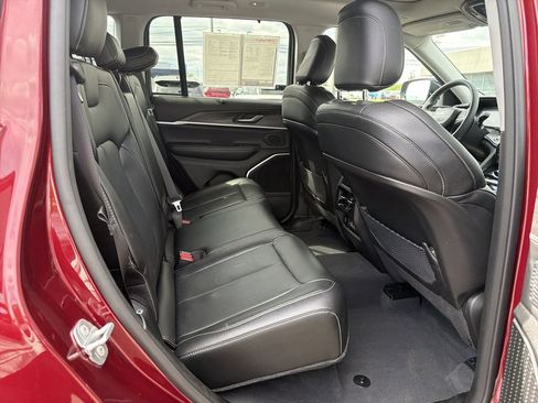Used 2022 Jeep Grand Cherokee Limited 4xe w/ Luxury Tech Group II AWD/4WD image 17
