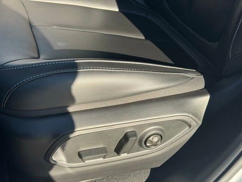 Certified 2025 Jeep Grand Cherokee Limited w/ Black Appearance Package image 17