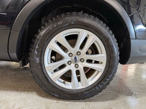 Used 2018 Ford Explorer XLT w/ Equipment Group 202A AWD/4WD image 39