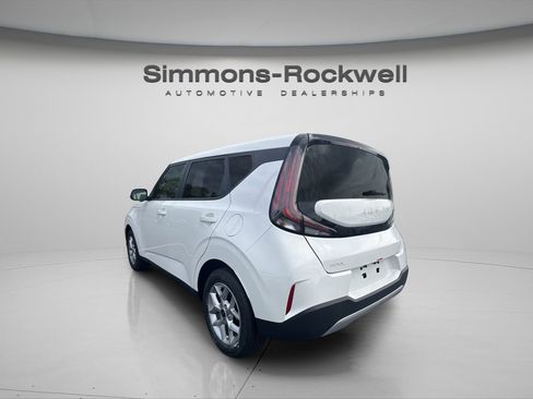 Used 2025 Kia Soul LX FWD image 2