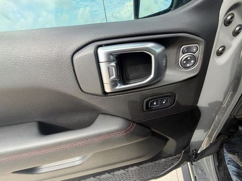 Used 2021 Jeep Gladiator Rubicon AWD/4WD image 11