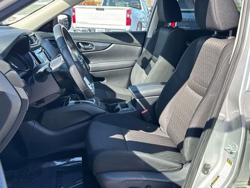 Used 2017 Nissan Rogue SV w/ SV Premium Package image 18