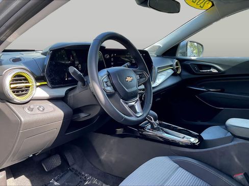 Certified 2024 Chevrolet Trax LT w/ Driver Confidence Package FWD image 15