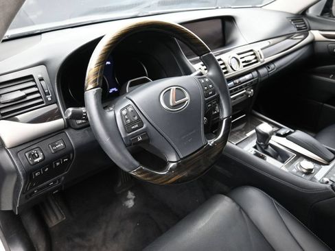 Used 2013 Lexus LS 460 L w/ Ultra Luxury Pkg RWD image 18