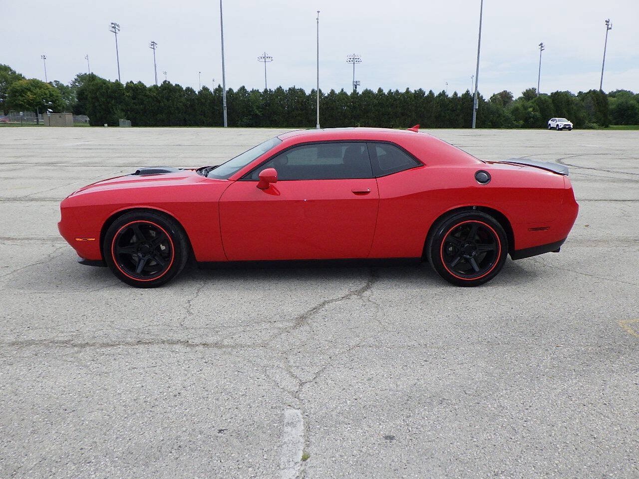 Used 2016 Dodge Challenger R/T RWD image 2