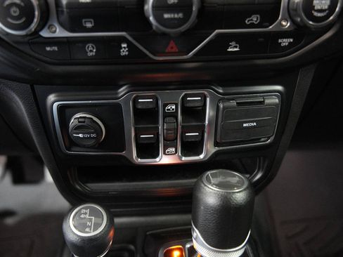 Used 2022 Jeep Wrangler Unlimited Sport AWD/4WD image 35
