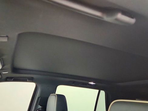 Used 2021 GMC Yukon SLT w/ SLT Premium Package image 10