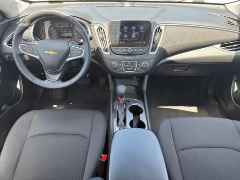 Used 2025 Chevrolet Malibu RS FWD image 23
