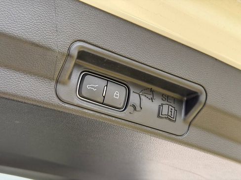 Certified 2022 Ford Explorer XLT w/ Equipment Group 202A image 21