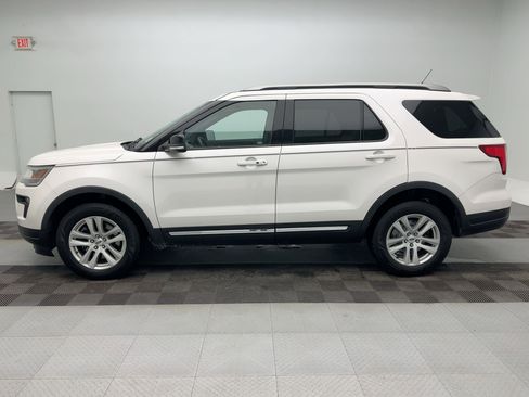 Used 2018 Ford Explorer XLT w/ Equipment Group 202A image 2