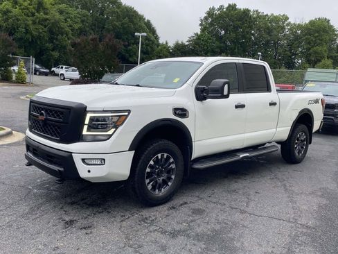 Used 2021 Nissan Titan PRO-4X w/ Pro-4x Convenience Package AWD/4WD image 3