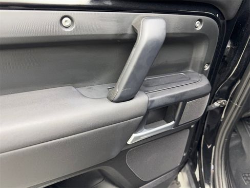 Used 2025 Land Rover Defender 110 S image 37