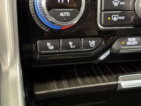 Used 2021 GMC Yukon Denali w/ Denali Premium Package image 34