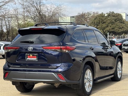 Used 2023 Toyota Highlander Limited image 4