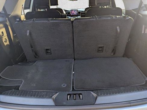 Used 2021 Ford Explorer XLT w/ Equipment Group 202A image 6