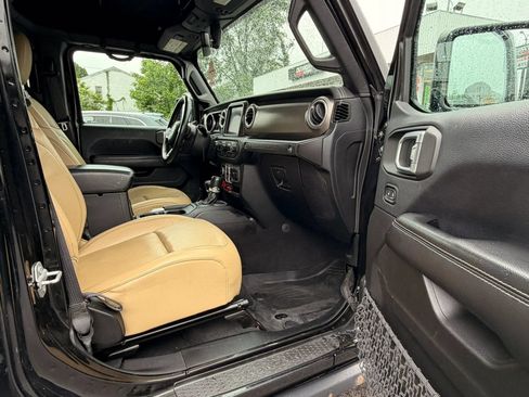 Used 2018 Jeep Wrangler Unlimited Rubicon AWD/4WD image 15