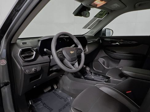 Used 2025 Chevrolet TrailBlazer LT AWD/4WD image 30
